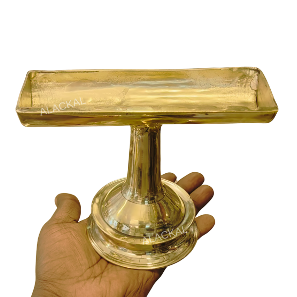 Close-Up of Bronze Oil Lamp with 7 Thiris – Paathivilakku from Mannar, Kerala